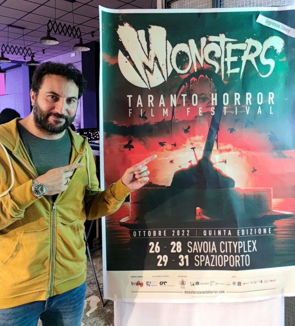 Atterra al photocall Ivan Saudelli, nel lungo viaggio che ha portato il suo corto PLUTO in giro per festival. Monsters aveva presentato il teaser trailer nella seconda edizione e ora è tempo di proiettare la versione completa!